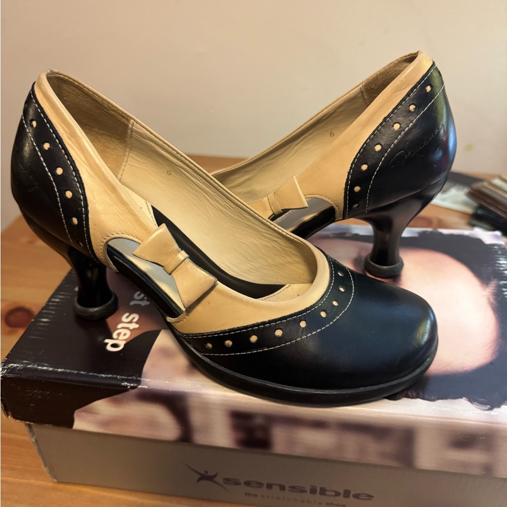 Fluevog Tennessee Black and Cream Size 6